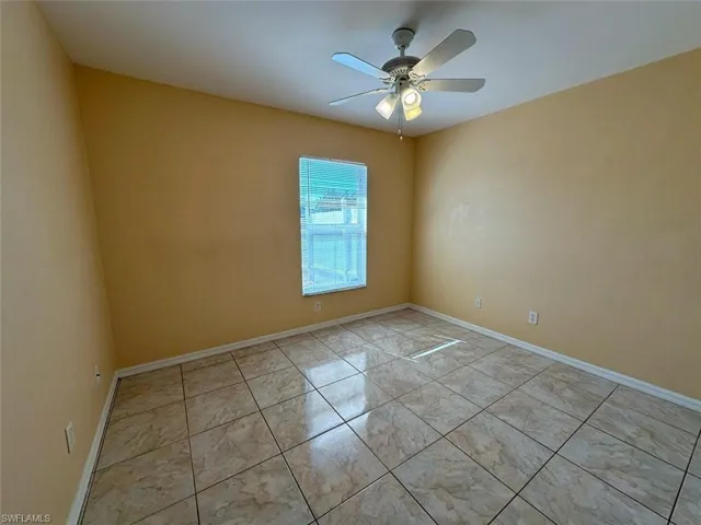 922 Ne 2nd Pl, Cape Coral Fl 33909