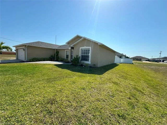 922 Ne 2nd Pl, Cape Coral Fl 33909