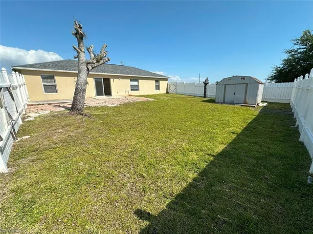 922 Ne 2nd Pl, Cape Coral Fl 33909
