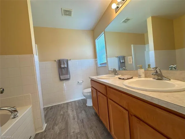 922 Ne 2nd Pl, Cape Coral Fl 33909