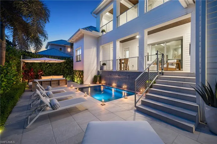 950 8th St S, Naples, Florida 34102