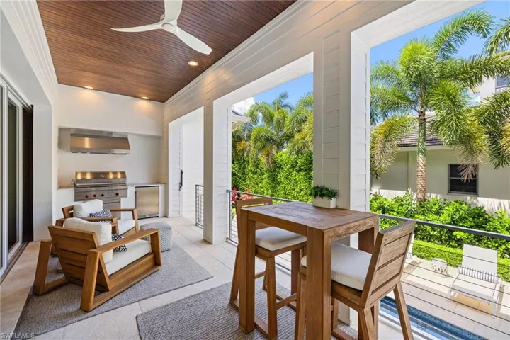 950 8th St S, Naples, Florida 34102