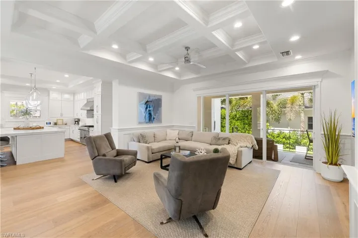 950 8th St S, Naples, Florida 34102