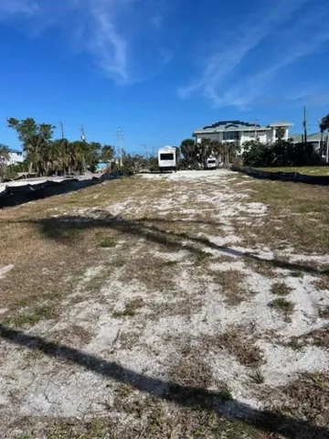 53 Pompano St, Fort Myers Beach, Florida 33931