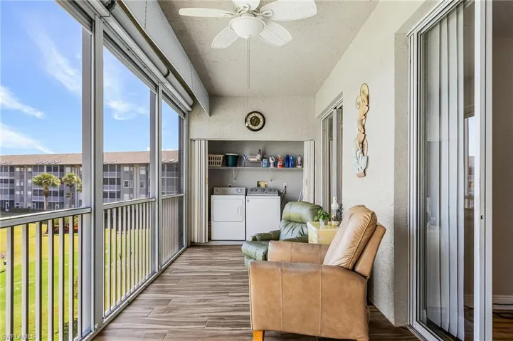 Extra large lanai! Laundry facilities.
