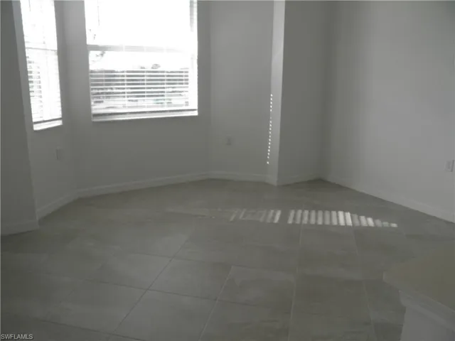 Breakfast/Dining Area