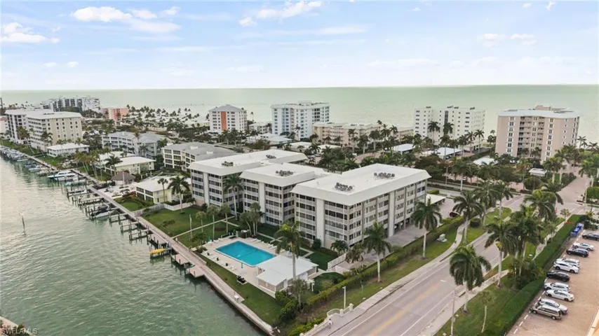 2880  GULF SHORE N BLVD, Naples, FL 34103