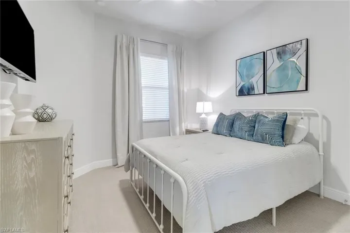 9044  Saint Lucia  DR, Naples, FL 34114