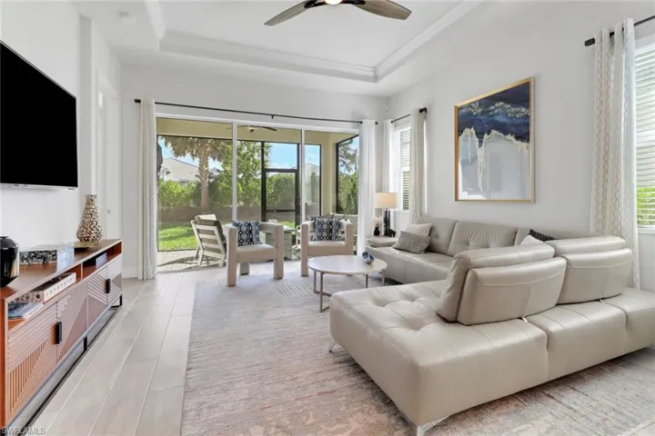 9044  Saint Lucia  DR, Naples, FL 34114
