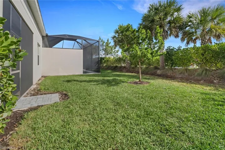 9044  Saint Lucia  DR, Naples, FL 34114