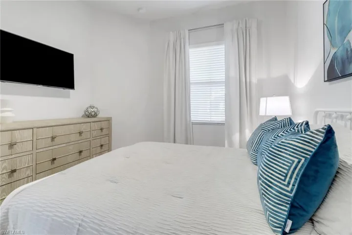 9044  Saint Lucia  DR, Naples, FL 34114