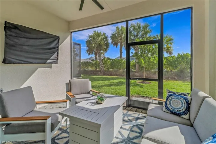 9044  Saint Lucia  DR, Naples, FL 34114