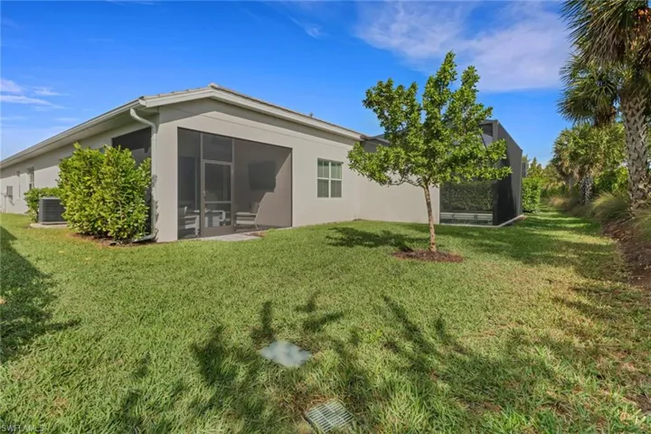 9044  Saint Lucia  DR, Naples, FL 34114