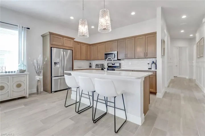 9044  Saint Lucia  DR, Naples, FL 34114