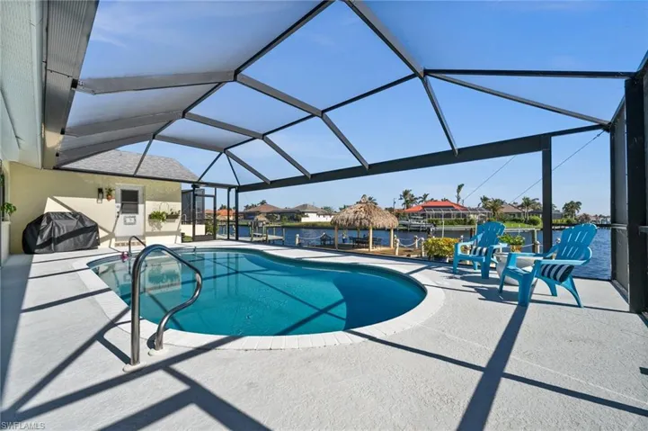 Pool overlooking intersecting Canals