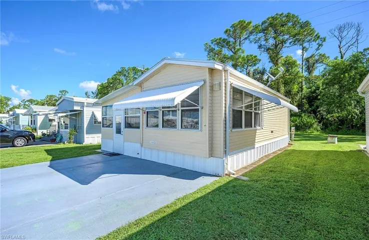 View of front of house featuring a front lawn