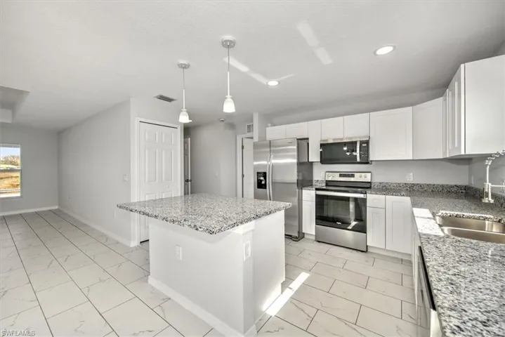 8022  Melody  CIR, Labelle, FL 33935