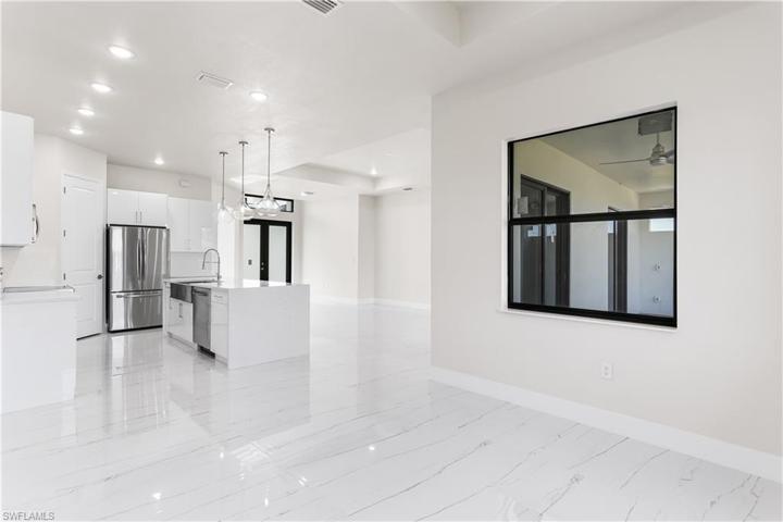 Breakfast nook/Dining area off of kitchen
