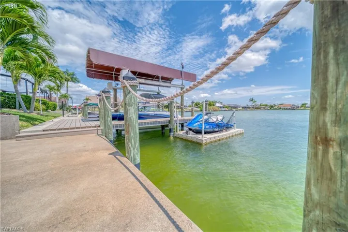 Jet ski drive-on dock