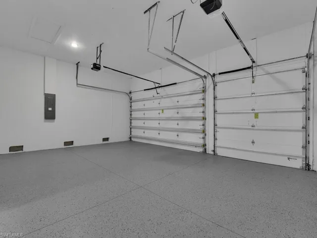 Garage w/ Epoxy Floor