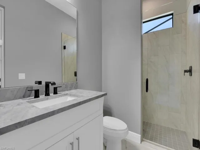Guest Suite/Pool Bath