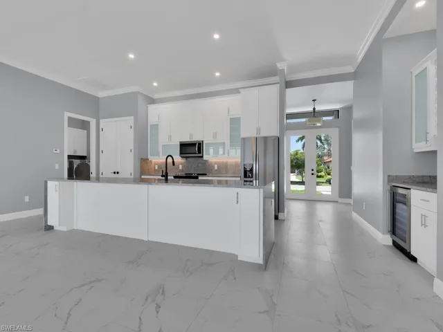 Coffer Ceiling Kitchen w/ Beverage Nook