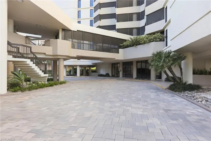 entry of the Esplanade Club