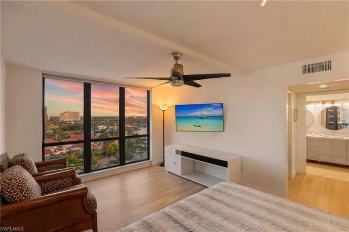 MAGNIFICIENT SUNSETS FROM THE COMFORT OF YOUR BEDROOM