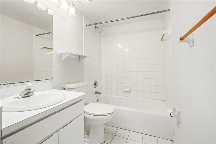 4528 Se 5th Pl 8, Cape Coral, Florida 33904