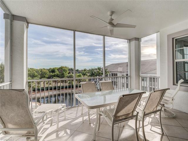 Spacious Screened Lanai!
