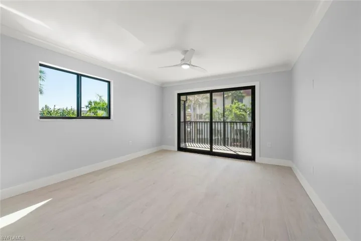 Unfurnished room with ceiling fan, crown molding, and light wood finished floors