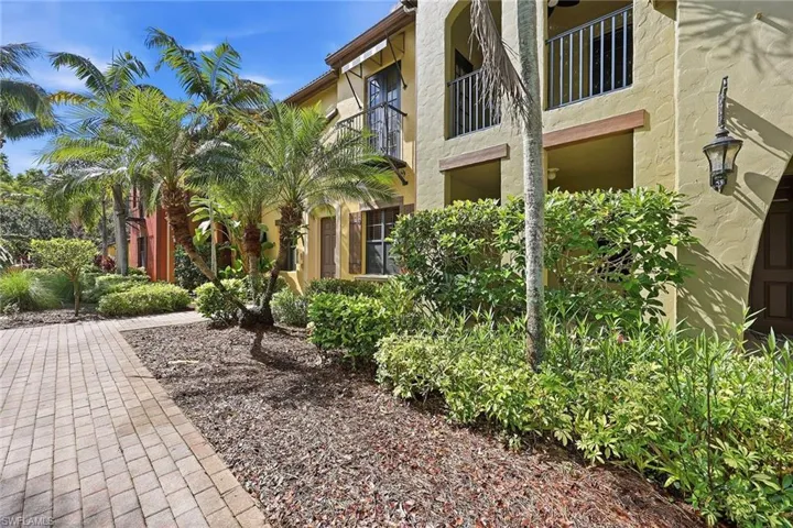 9126 Chula Vista St 12303, Naples, Florida 34113