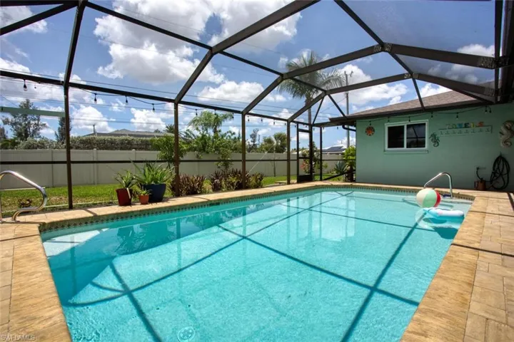 1918 NE 3rd  ST, Cape Coral, FL 33909