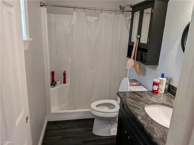 1st floor bathromm
