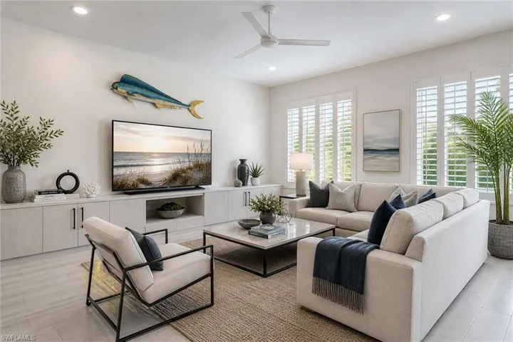 6572  Chestnut  CIR, Naples, FL 34109