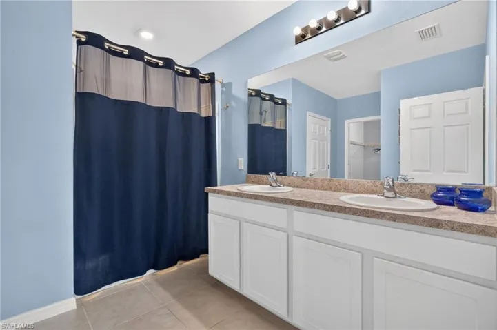 2547 Village Of Entrada St, Cape Coral, Florida 33909