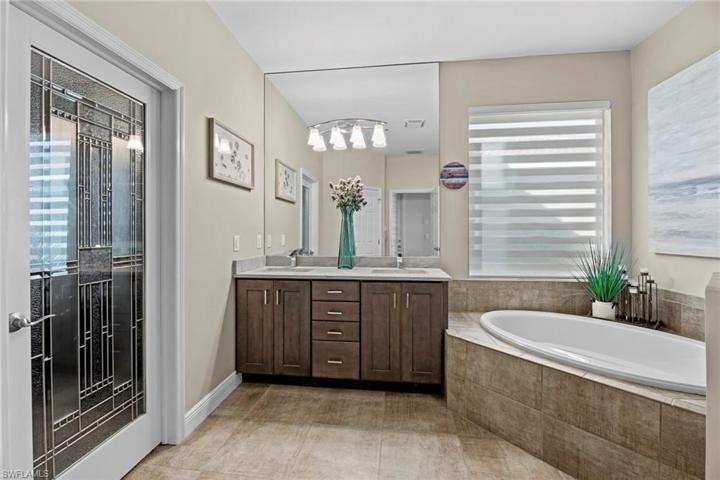 Master bath, decorative door for water closet