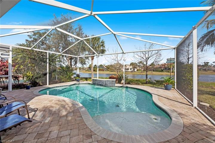 Relaxing pool