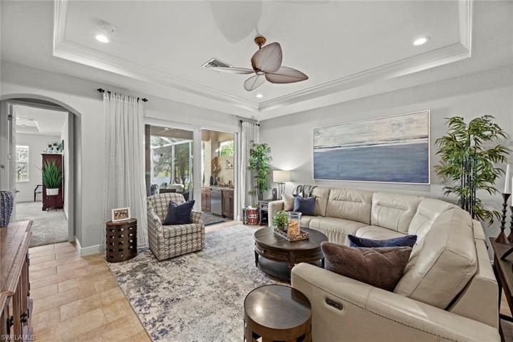 Great room w/lanai access