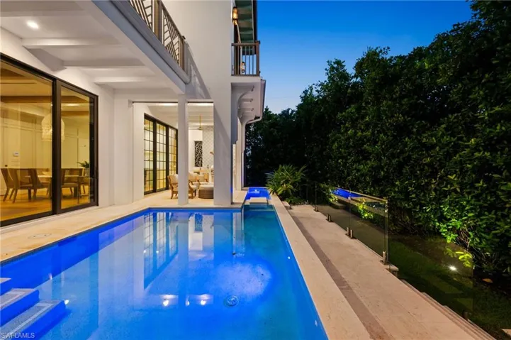 1140 8th St S, Naples, Florida 34102