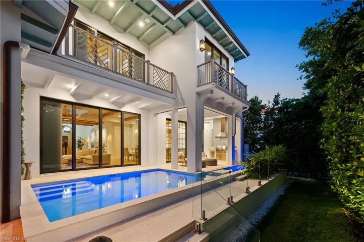 1140 8th St S, Naples, Florida 34102