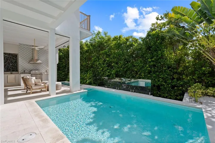1140 8th St S, Naples, Florida 34102
