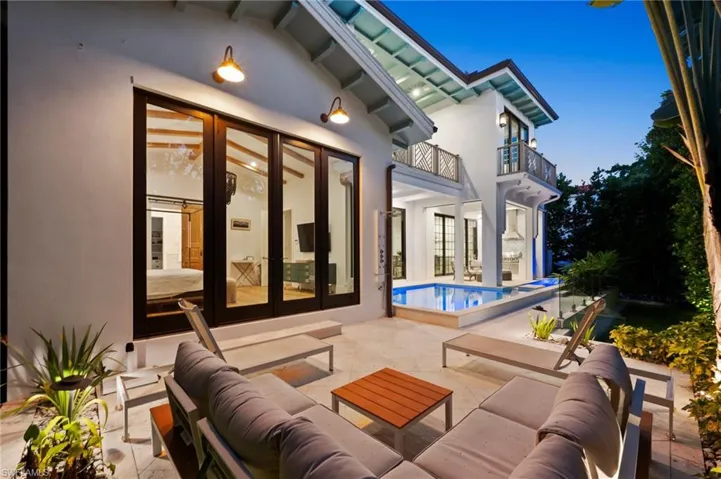 1140 8th St S, Naples, Florida 34102