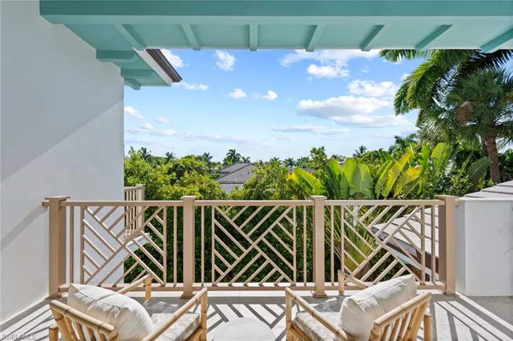 1140 8th St S, Naples, Florida 34102