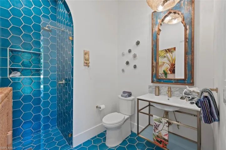 1140 8th St S, Naples, Florida 34102
