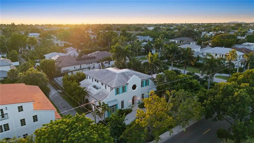 1140 8th St S, Naples, Florida 34102