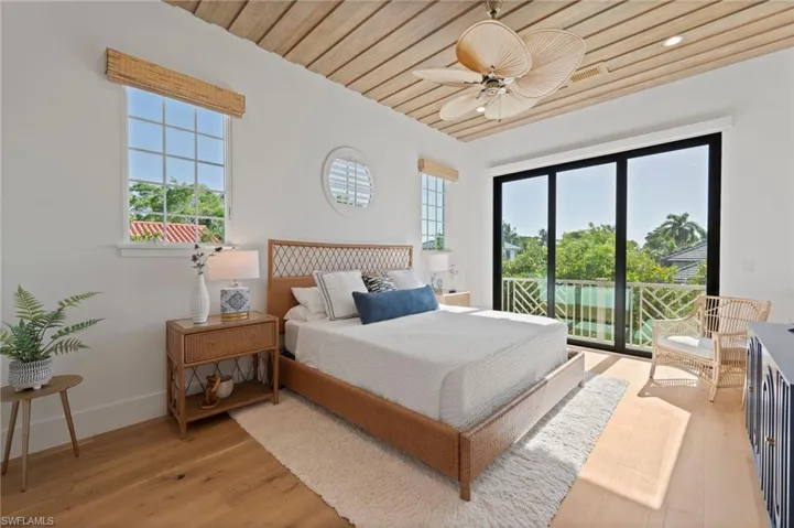 1140 8th St S, Naples, Florida 34102