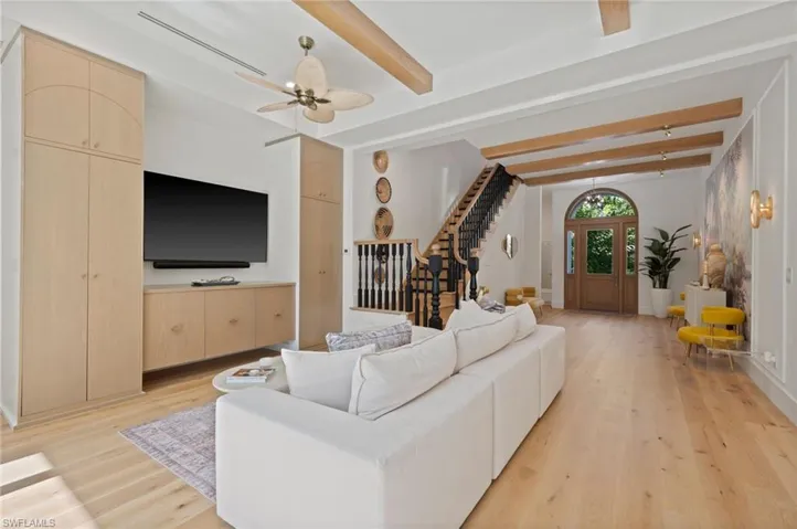 1140 8th St S, Naples, Florida 34102
