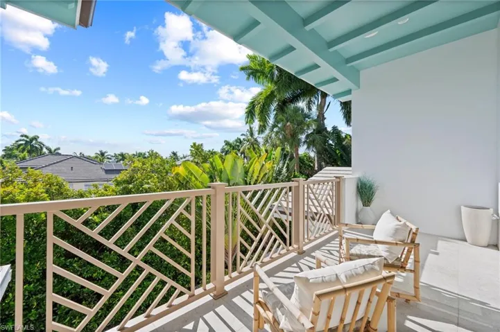 1140 8th St S, Naples, Florida 34102