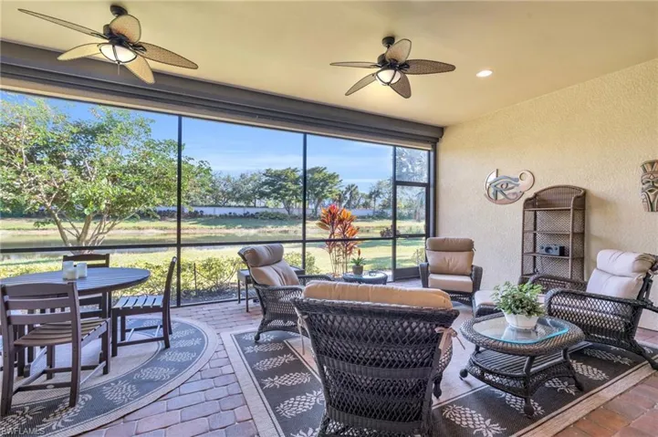 Sunroom with ceiling fan